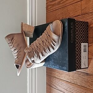 Charles by Charles David size 7.5 Washed Nubuck Chris - new in box